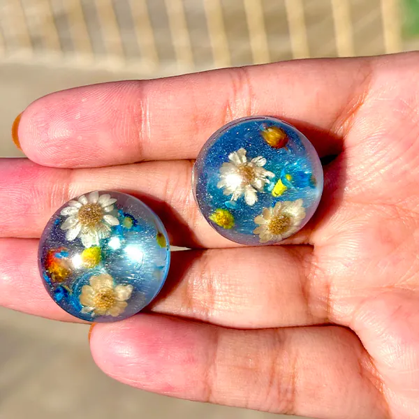 Bloom Round Resin Studs Blue