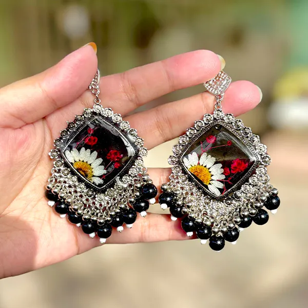 Daisy Elegance Earrings Black