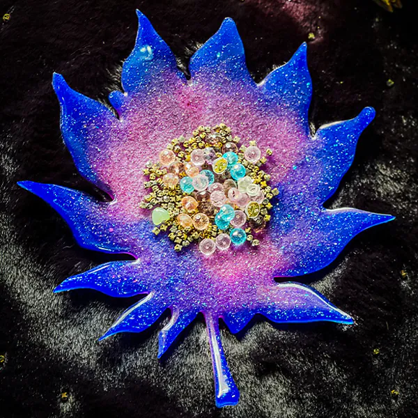 Resin Leaf Trinket